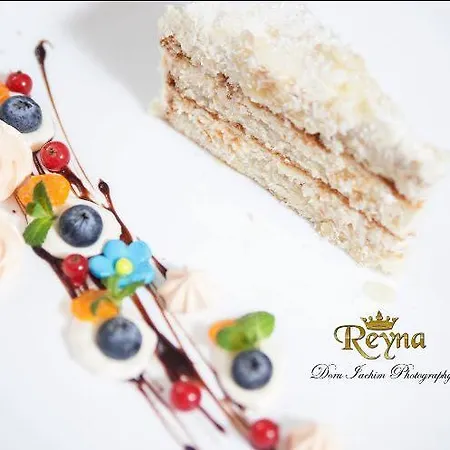 Reyna 4*